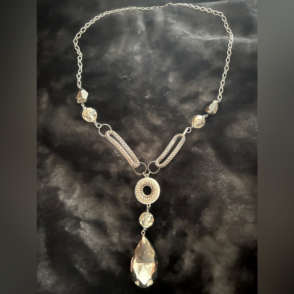 Long exquisite chain with teardrop necklace.